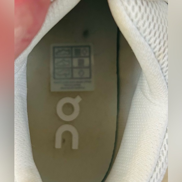 *Barely Worn* On Roger Advantage 1 Women's White Leather Sneakers, Size 9.5 - Picture 13 of 16